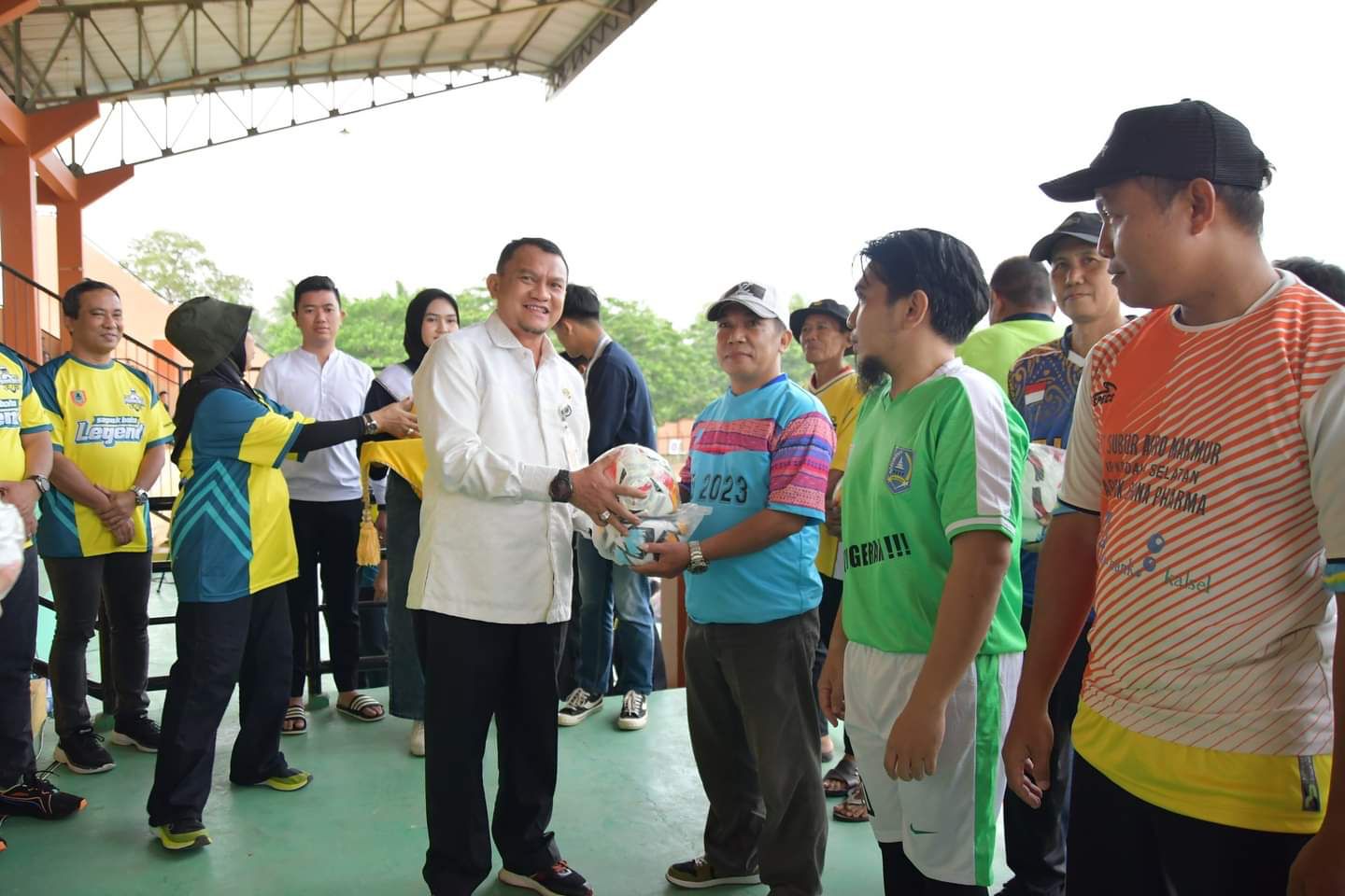 Pembukaan turnamen usia 40 tahun ke atas antar Kecamatan se-Kabupaten HSS. (Foto: Prokopim HSS/Koranbanjar.net)