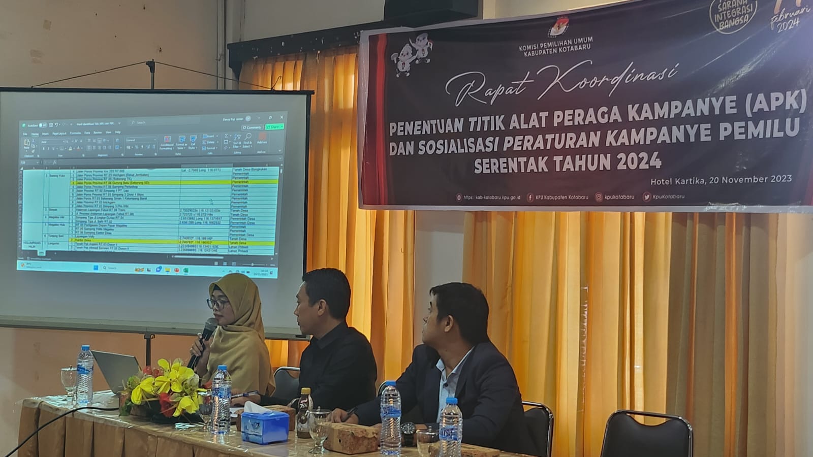 KPU Kabupaten Kotabaru menggelar Rapat Koordinasi (Rakor) terkait penetapan titik lokasi pemasangan Alat Peraga Kampanye (APK) Pemilu 2024, Senin (20/11/2023). (Foto: Kominfo Kotabaru/Koranbanjar.net)