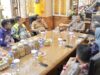 Ketua DPRD Kalsel Supian HK bersama Ketua Komisi III DPRD Kalsel Sahrujani, menerima kunjungan Forkopimda Kabupaten HSU, Jumat (3/11/2023). (Foto: Humas DPRD Kalsel/Koranbanjar.net)