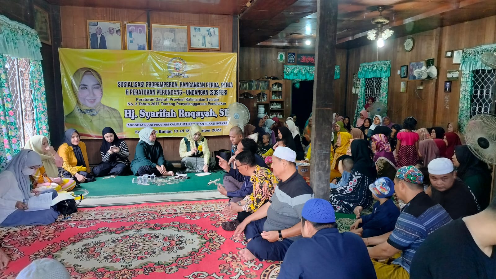 Syarifah Rugayah menggelar Sosialisasi Propemperda, Rancangan Perda, Perda & Peraturan Perundang-undangan (Sosper) No 3 Tahun 2017 tentang Penyelenggaraan Pendidikan di Desa Pingaran Ilir, Kecamatan Astambul, Kabupaten Banjar, Sabtu (11/11/2023). (Foto: Humas DPRD Kalsel/Koranbanjar.net)