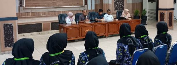 Puluhan Siswa-Siswi SMP IT Qardhan Hasan Berkunjung ke DPRD Banjarbaru