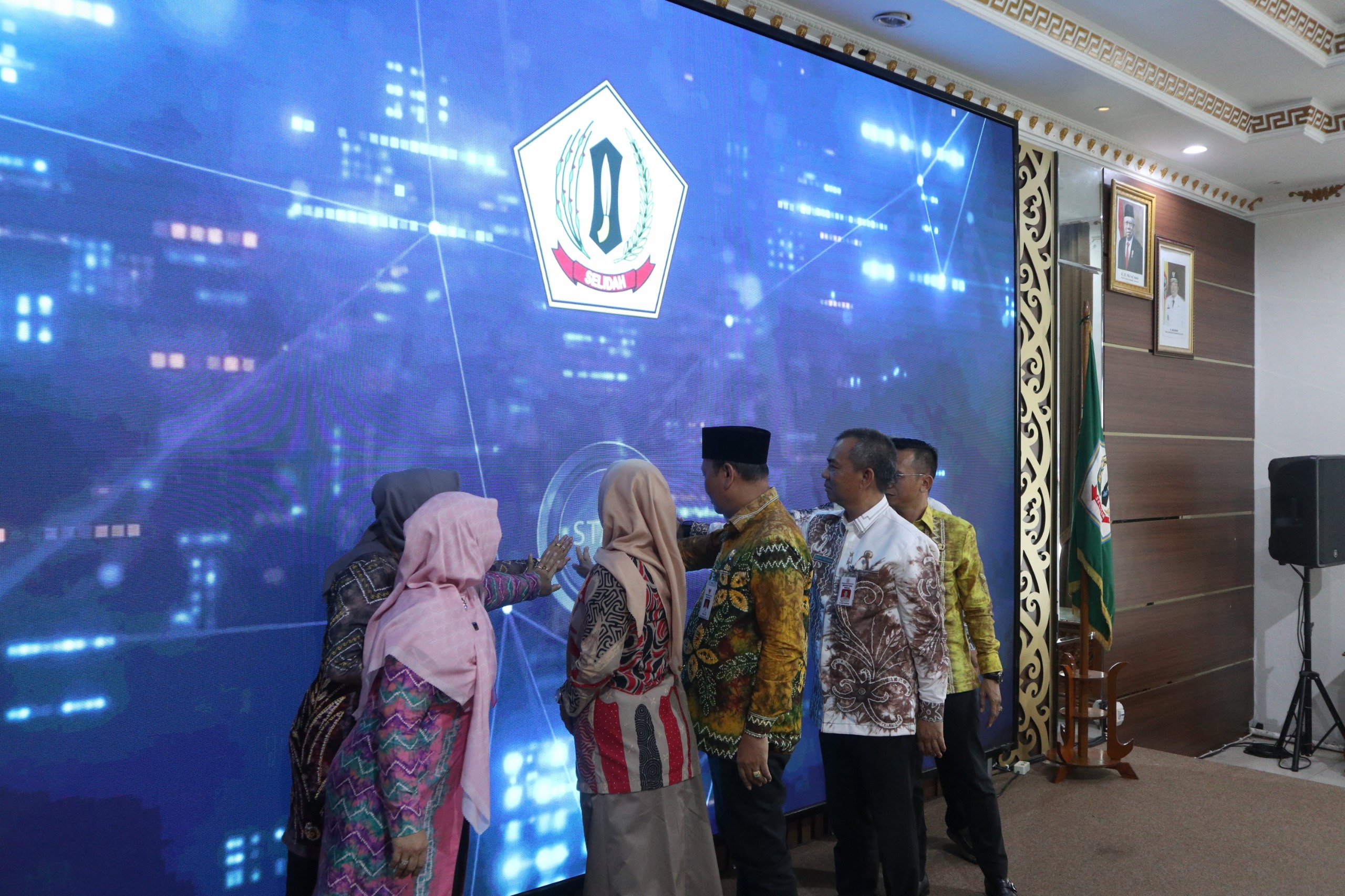 Pj Bupati Batola Mujiyat melaunching aplikasi LANTINGKUU BATOLA. (Foto: Diskominfo Batola)
