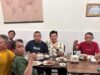 Sekretaris Dewan (Sekwan) DPRD Provinsi Kalimantan Selatan, Muhammad Zaini bersama Wartawan Press Room di Resto Bansir Kebon Sirih Jakarta. Minggu (19/11/2023). (Foto: Leon/Koranbanjar.net)