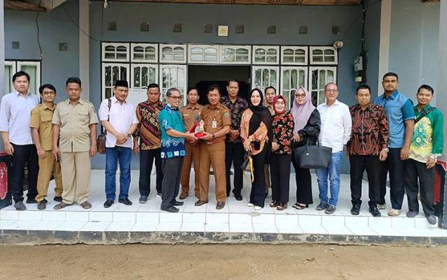 Komisi III DPRD Kabupaten Banjar melakukan kunjungan studi banding ke Dinas Komunikasi, Informatika, Persandian dan Statistik (DiskominfoPS) dan DPRD Kabupaten Barito Timur, Senin (9/10/2023). (Sumber Foto: Borneonews.co.id/Koranbanjar.net)