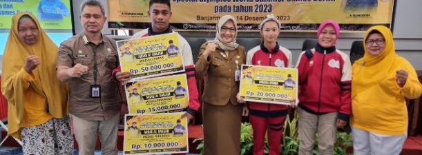 Atlet Kalsel Menerima Bonus Peraih Medali Sea Games