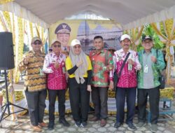 Paman Birin Serahkan Bantuan 18 Perahu Sampah di Kabupaten Banjar