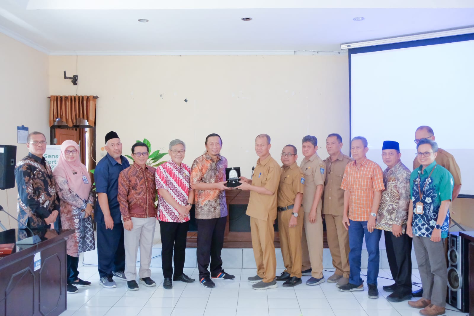 Studi komparasi Komisi II DPRD Kalsel ke Dinas Peternakan Dan Kesehatan Hewan (Disnakkeswan) Provinsi Nusa Tenggara Barat (NTB), Senin (18/12/2023). (Foto: Humas DPRD Kalsel/Koranbanjar.net)