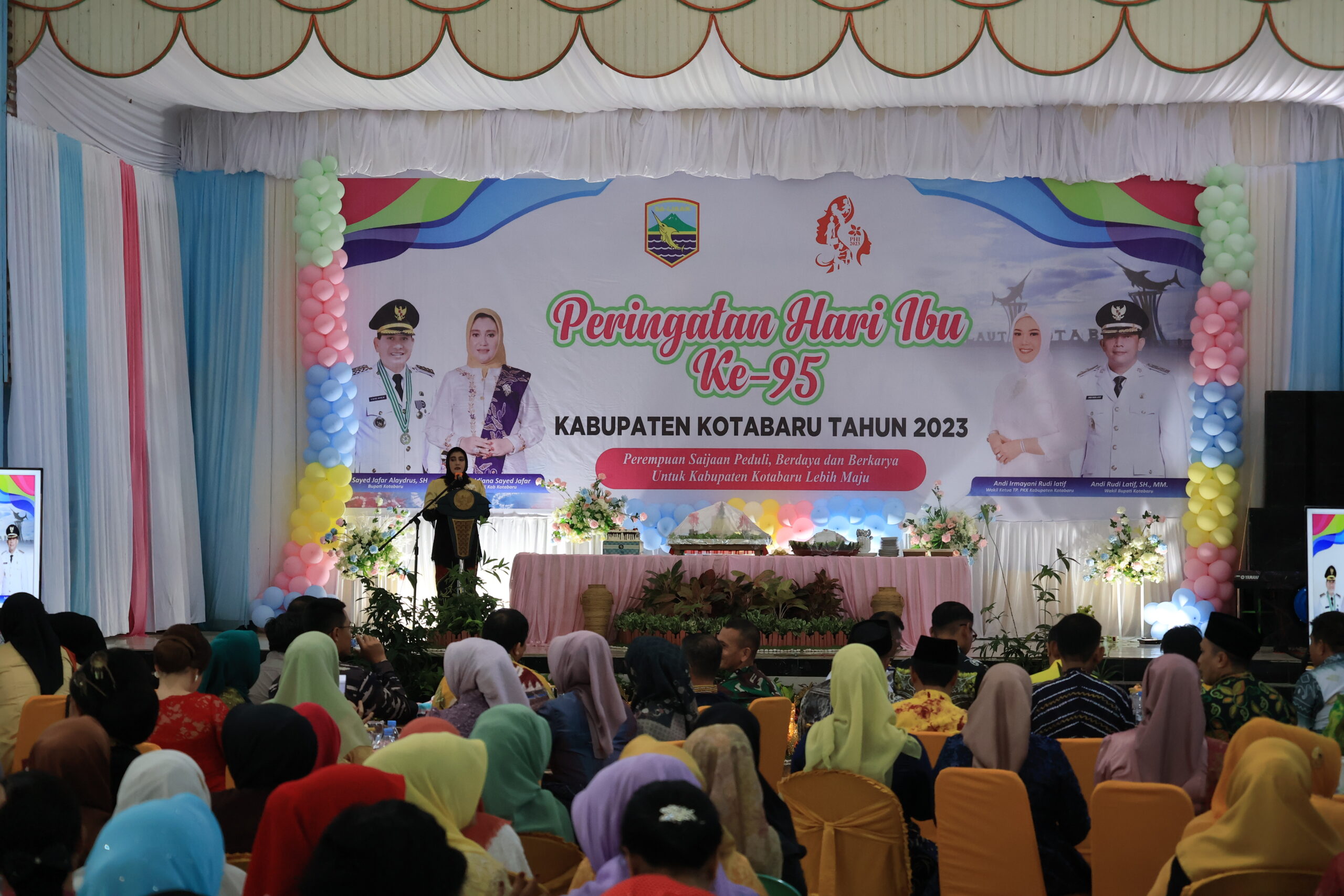 Peringatan Hari Ibu ke-95 tahun 2023 di Gedung Mahligai Pemuda Kotabaru, Kamis (21/12/2023). (Foto: Kominfo Kotabaru/Koranbanjar.net)