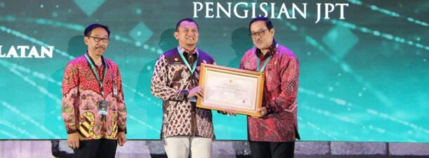 Pj Bupati HSS Terima Penghargaan KASN