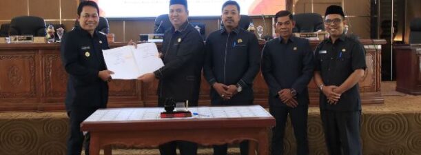 Bupati Balangan Sampaikan Rancangan APBD 2024 ke DPRD Balangan