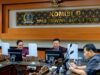 Studi komparasi Komisi III DPRD Kalsel terkait sistem drainase dan pengendalian banjir ke DPRD Provinsi Jawa Timur (Jatim), Senin (15/1/2024). (Foto: Humas DPRD Kalsel/Koranbanjar.net)