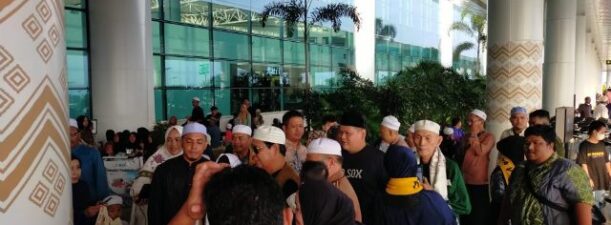 Gubernur Kalsel Melepas Sebanyak 320 Jemaah Umrah