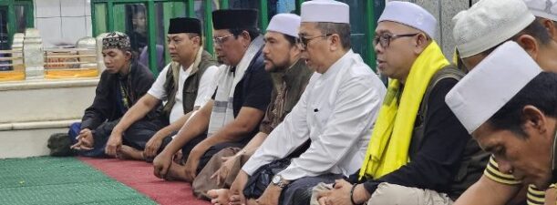 Jumat Berkah, Gubernur Kalsel Ziarah Datu Kalampayan