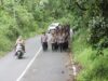 Longmarch atau jalan kaki sejauh 37 kilometer dalam rangka pembinaan tradisi dan pembaretan bintara remaja Polres HSS. (Foto: Polres HSS/Koranbanjar.net)