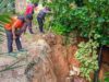 Musibah tanah longsor di Komplek Mustika Griya Permai Blok E, Perumahan Seribu, Desa Sungai Sipai, Kecamatan Martapura, Kabupaten Banjar, Jumat (19/1/2024). (Foto: BPBD Kabupaten Banjar/Koranbanjar.net)