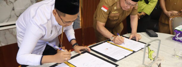 Bupati Sayed Jafar Tandatangani Hibah Pembangunan Mess Pengadilan Negeri Kotabaru