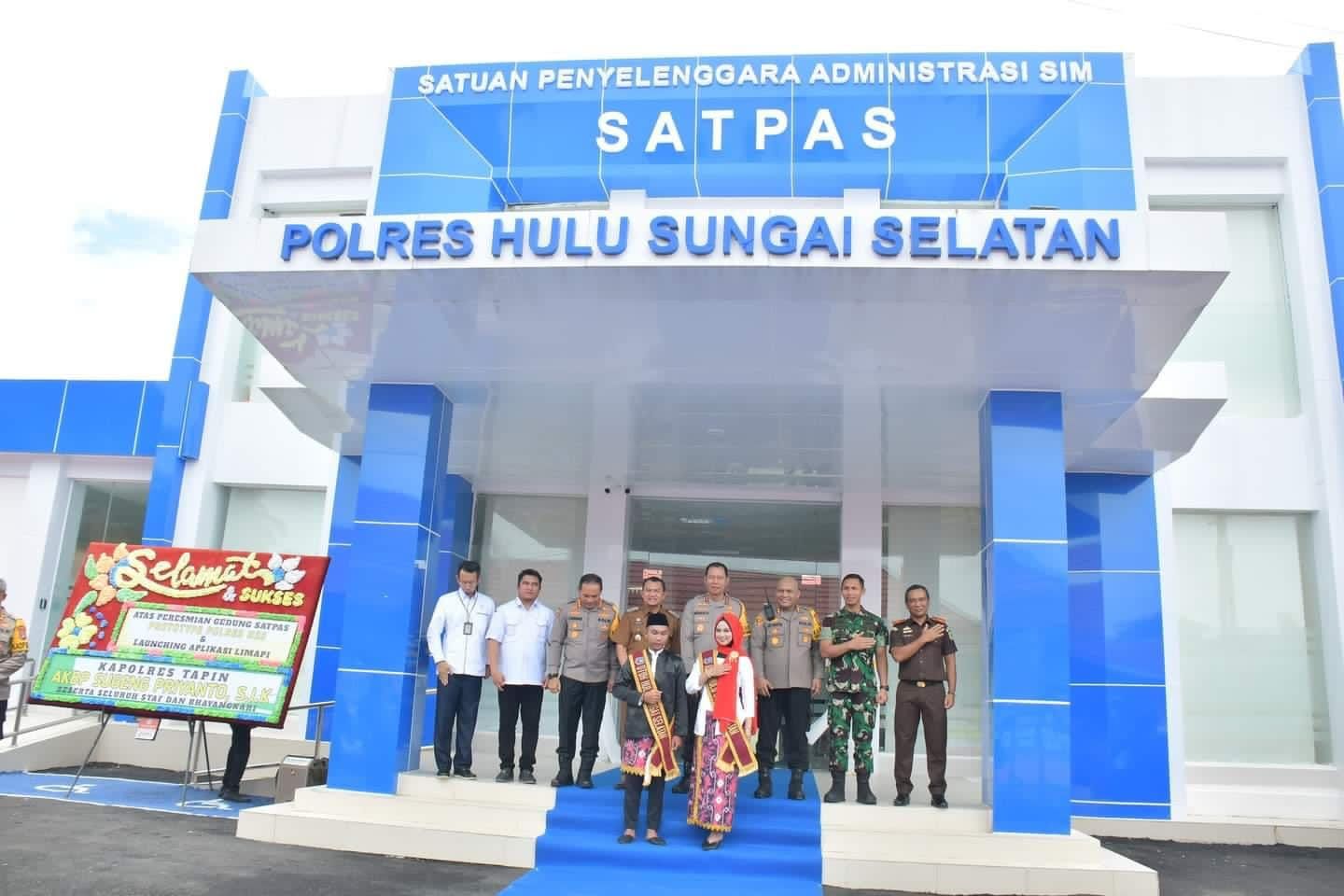 Peresmian Gedung Satpas Polres HSS oleh Kapolda Kalsel Irjen Winarto. (Foto: Devi/Koranbanjar.net)