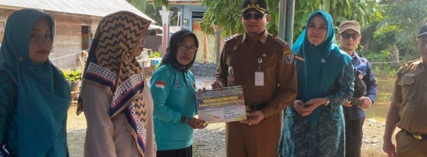 Pemkab HSS Salurkan Bantuan Pekarangan Pangan Lestari