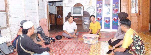 Polres HSS Besuk Anggota KPPS yang Sakit Usai Bertugas