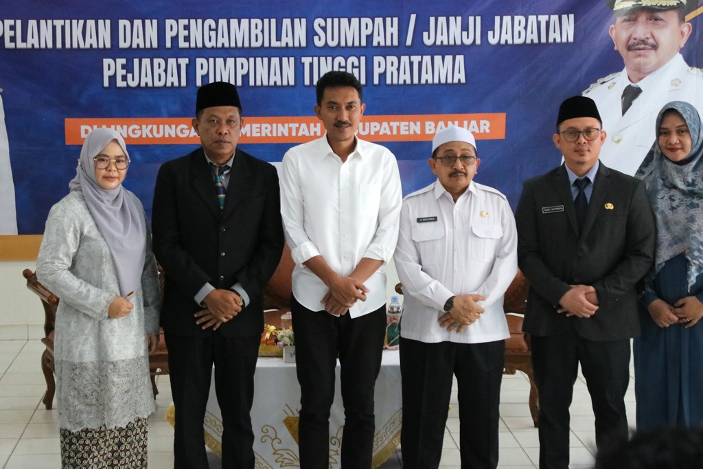 Pelantikan Pimpinan Tinggi Pratama lingkup Pemerintah Daerah Kabupaten Banjar, Kamis (1/2/2024). (Foto: Kominfo Kabupaten Banjar/Koranbanjar.net)