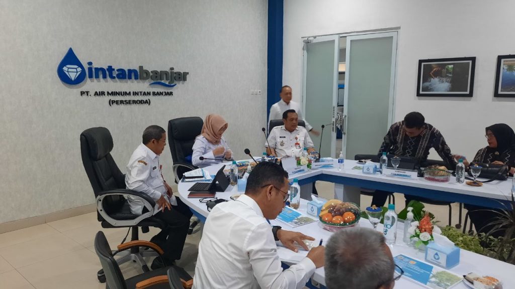 Rapat Umum Pemegang Saham (RUPS) tahun 2023 dan Rencana Kerja Perusahaan (RKP) tahun 2024 PT Air MInum Intan Banjar, Rabu (7/2/2024). (Foto: MC Kalsel/Koranbanjar.net)