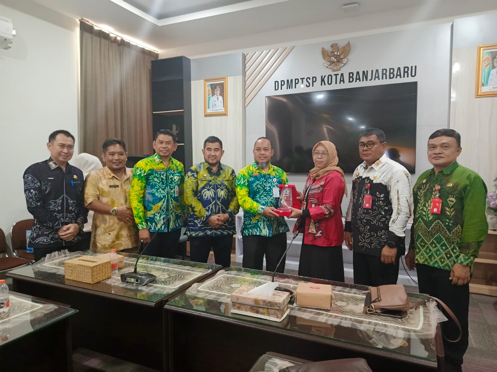 Studi komparasi Pemerintah Kabupaten Kotabaru ke Pemerintah Kota Banjarbaru, terkait Monitoring Center for Prevention (MCP) KPK (Komisi Pemberantasan Korupsi), Kamis (22/2/2024). (Foto: Kominfo Kotabaru/Koranbanjar.net)