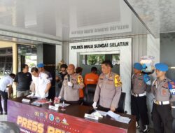 Kabur Hingga Tabrak Anggota Polisi, Dua Pengedar Sabu Tertangkap Usai Kecelakaan di Bakarung HSS