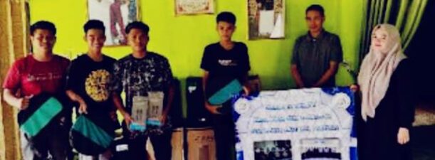 Srikandi Dewan Balangan Nikmah Berikan Bantuan Peralatan Kelompok Habsyi