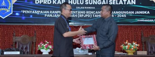 Sekda HSS Sampaikan Ranperda RPJPD 2025-2045 ke DPRD