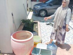 Gangguan Distribusi Air, Warga Kelurahan Sungai Ulin Ini Mengandalkan Air Tampungan Hujan