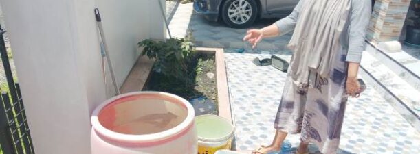 Gangguan Distribusi Air, Warga Kelurahan Sungai Ulin Ini Mengandalkan Air Tampungan Hujan