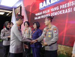 Kadiv Humas Polri Sertifikasi Kompetensi Terbaik Untuk Tujuh Jajaran Humas