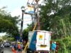 Didukung oleh armada dan peralatan yang canggih seperti High Voltage Insulated Skylift atau crane PDKB sentuh langsung, Gardu Bergerak (UGB), serta Gardu Portal, sehingga pekerjaan dapat dilaksanakan dengan keadaan Online tanpa padam dan pelanggan tetap bisa menikmati listrik yang menyala. (Foto: PLN UID Kalselteng/Koranbanjar.net)