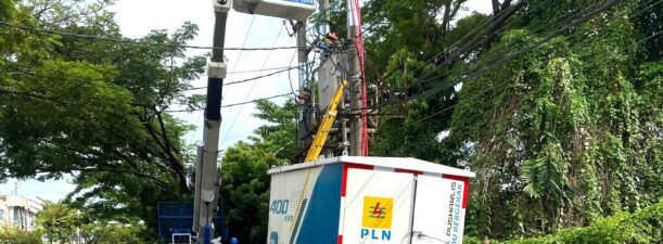 Pertama di Kalselteng, PLN Lakukan Pemeliharaan Gardu Tanpa Padam Ratusan Pelanggan Tetap Menyala