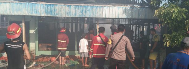 Rumah Pambakal Desa Banua Anyar Danau Salak Diamuk Api
