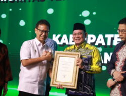 Kado Istimewa Jelang Hari Jadi, Bupati Kotabaru Terima Penghargaan dari Menteri Kesehatan