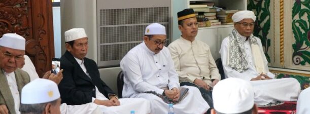 Wabup Banjar Berbaur Jemaah Salat Iduladha di Masjid Agung Al Karomah
