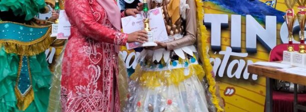 Recycle Fashion Week HSS, Heenny Juara Gaun Kreasi Barang Bekas