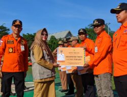 BPBD Tabalong Serahkan Bantuan Perahu ke Tujuh Kecamatan