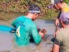 Petugas leding saat melakukan perbaikan di zona pelayanan Cabang II PTAM Intan Banjar. (Foto: Humas PTAM Intan Banjar/Koranbanjar.net)