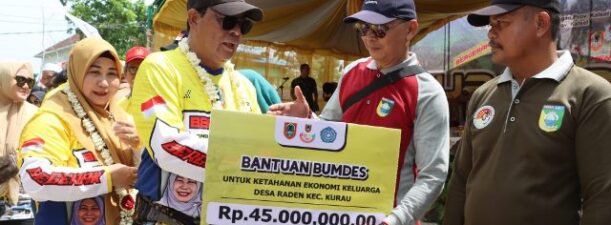 Turdes Gubernur dan Ketua PKK Kalsel ke Kurau, Gelontor Sejumlah Bantuan