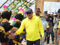 Didampingi Ketua TP PKK, Bupati Kotabaru Hadiri Event Pesta Laut Pulau Manti