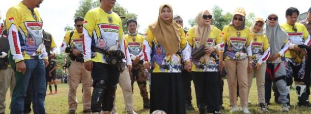 Tendangan Penalti Gubernur Kalsel Menandai Pembukaan Turnamen Piala Acil Odah