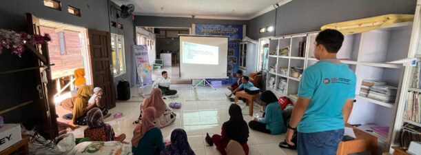 Mahasiswa UM Banjarmasin Melakukan Pemberdayaan Kader Posbindu Dalam Pelatihan Perilaku CERDIK
