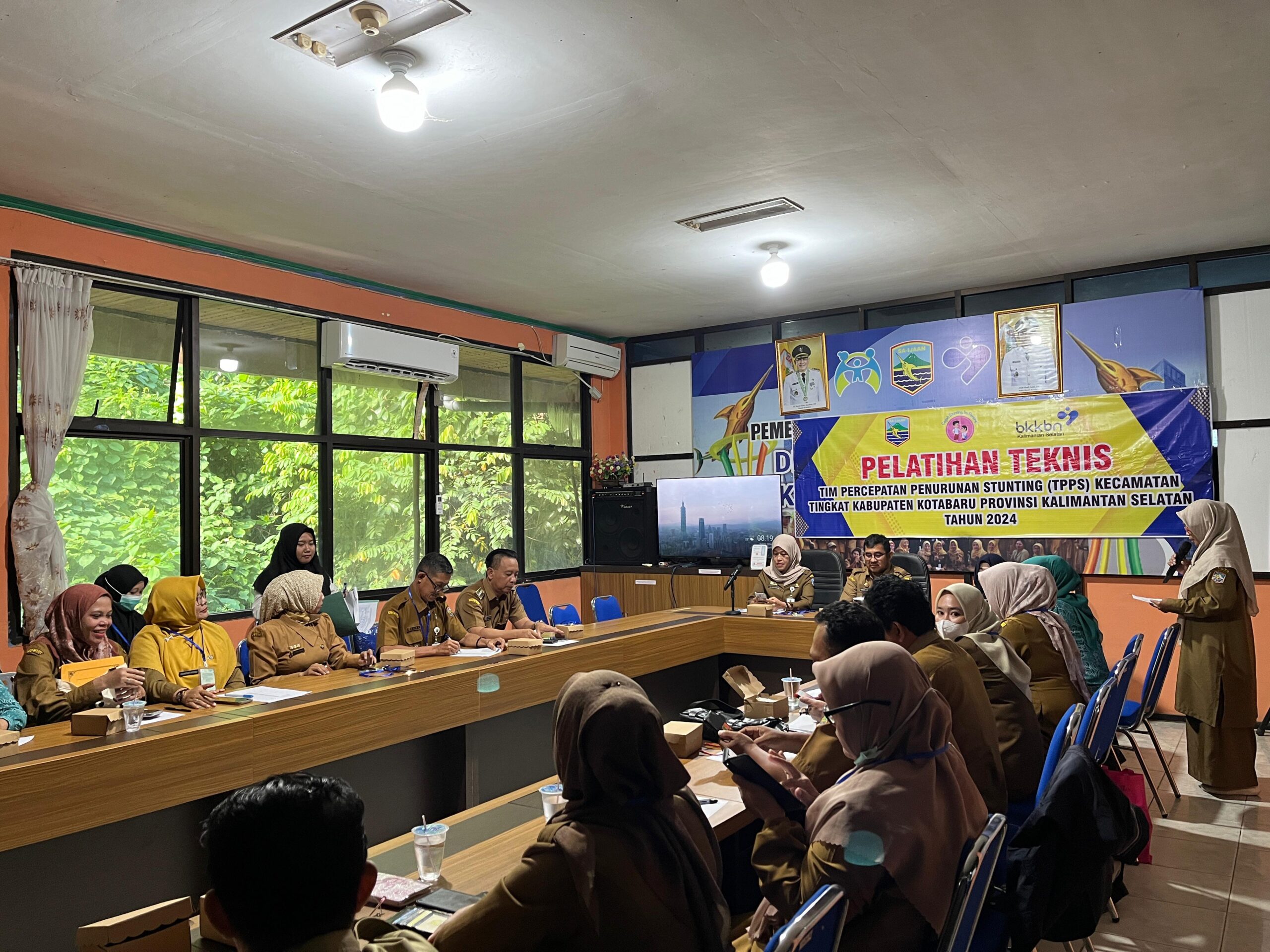 Pelatihan teknis Tim Percepatan Penurunan Stunting (TPPS) Kecamatan tingkat Kabupaten Kotabaru, yang berlangsung di aula kantor DPPPAPPKB Kotabaru, Selasa (16/7/2024). (Foto: Kominfo Kotabaru/Koranbanjar.net)