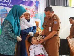 Pj Bupati Canangkan Pekan Imunisasi Nasional Polio di HSS