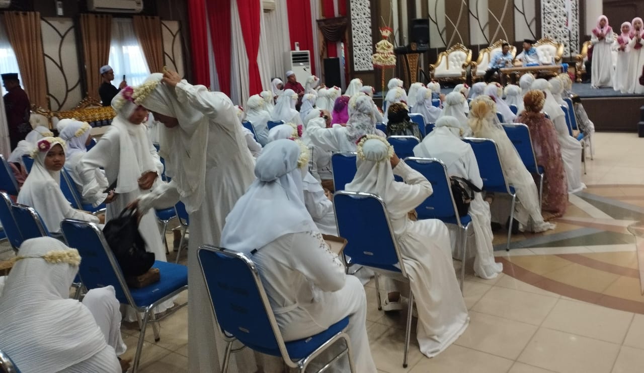Ratusan Santriwan dan Santriwati TPQ se Kota Banjarmasin mengikuti khataman dan wisuda di Aula Kayu Baimbai Pemko Banjarmasin, Rabu (31/7/2024). (Foto: Leon/Koranbanjar.net)