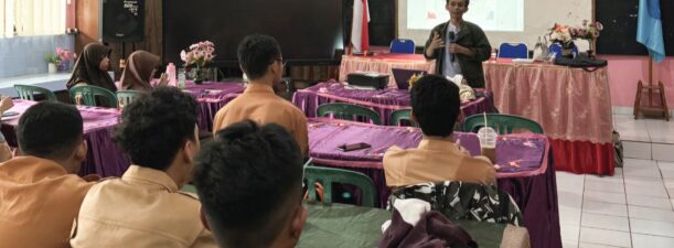 English Club SMA Negeri 3 Banjarbaru Laksanakan Pelatihan Penulisan Esai