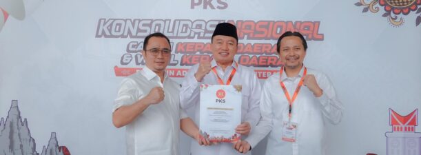 DPP PKS Resmi Serahkan SK B1-KWK kepada Muhidin-Hasnuryadi untuk Bertarung di Pilgub Kalsel 2024