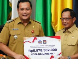 Wali Kota Banjarbaru Terima Penghargaan dan Dana Insentif Rp 5,8 M dari Mendagri
